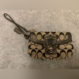 Coach wristlet in grey